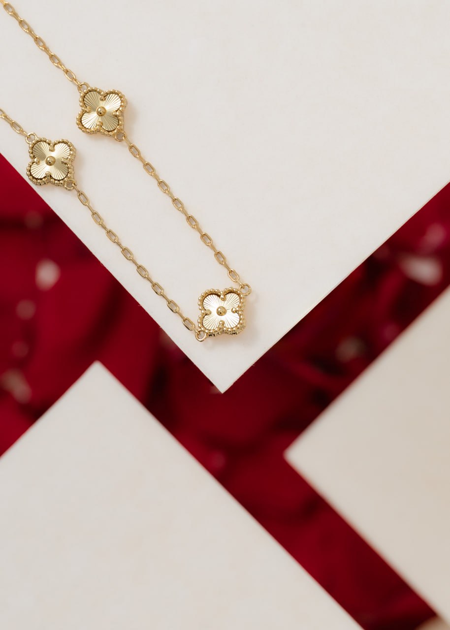 Collar Clover Dorado