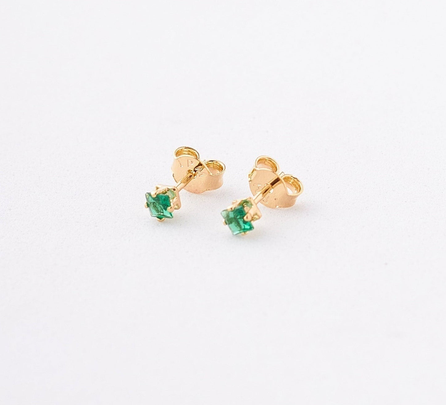 Arete Mini Circón Cuadrado