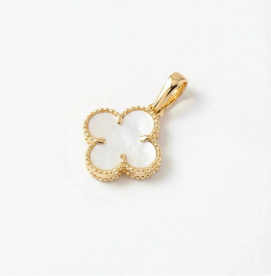 Dije Clover Blanco